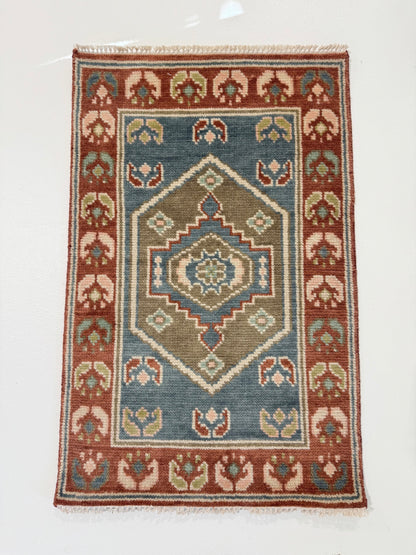 Charlotte Modern Oushak rug in blue, hand-knotted 100% wool — detail