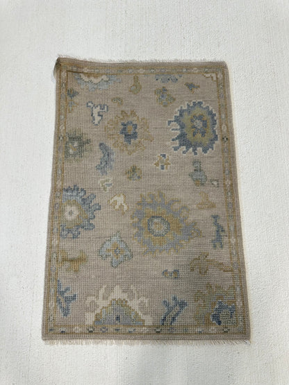 Eliza Modern Oushak rug close-up, neutral base, soft green, gray-blue, cream, warm gold, hand-knotted 100% wool