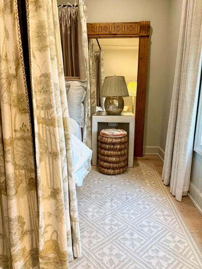 Lois Neutral Flatweave Dhurrie Wool Rug in With Lamp and bed.