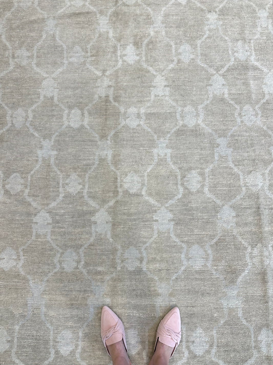 Alice Turkish Oushak rug, hand-knotted wool in a traditional Oushak pattern