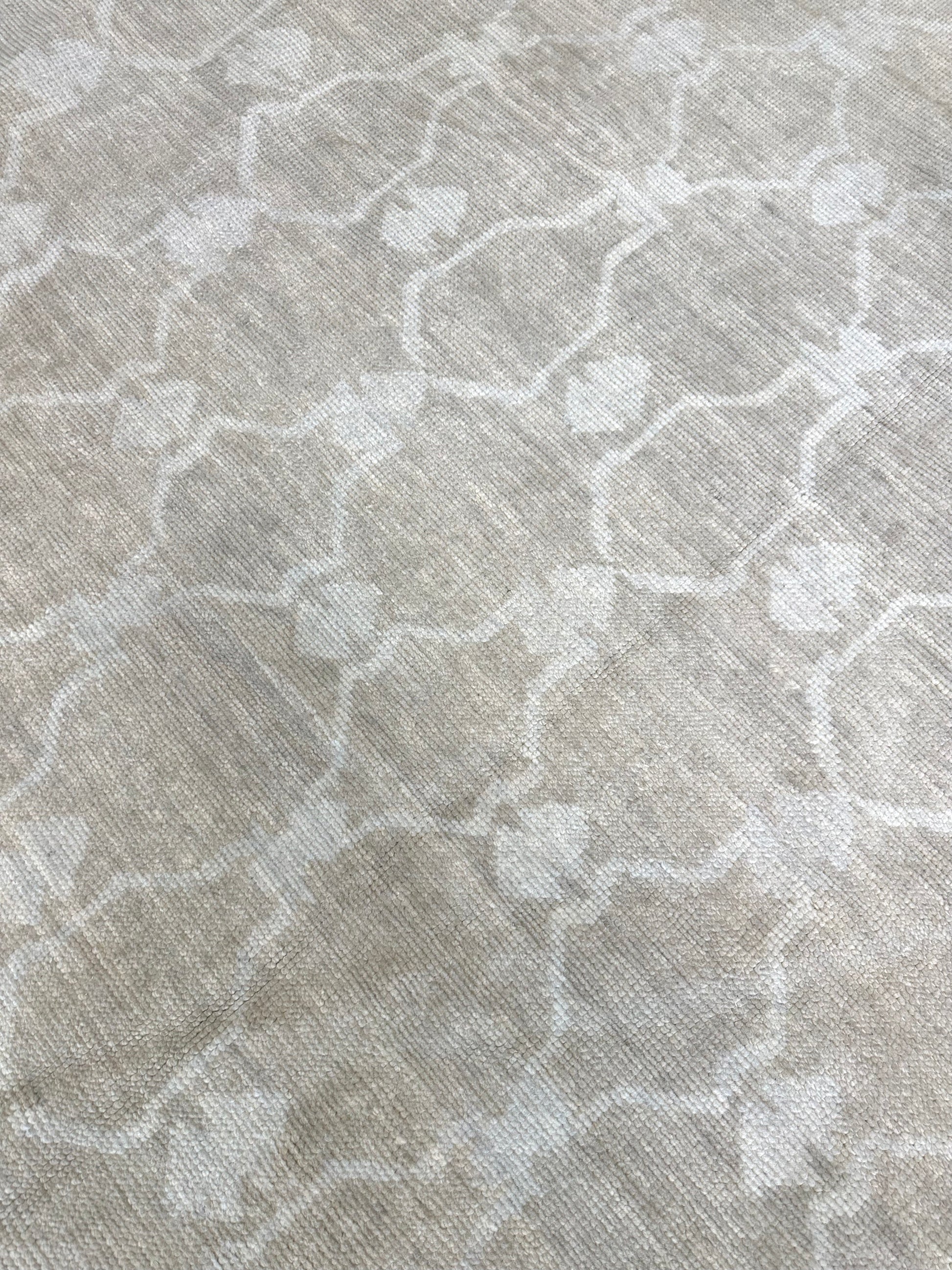 Alice Turkish Oushak rug in mushroom, hand-knotted 100% wool — detail