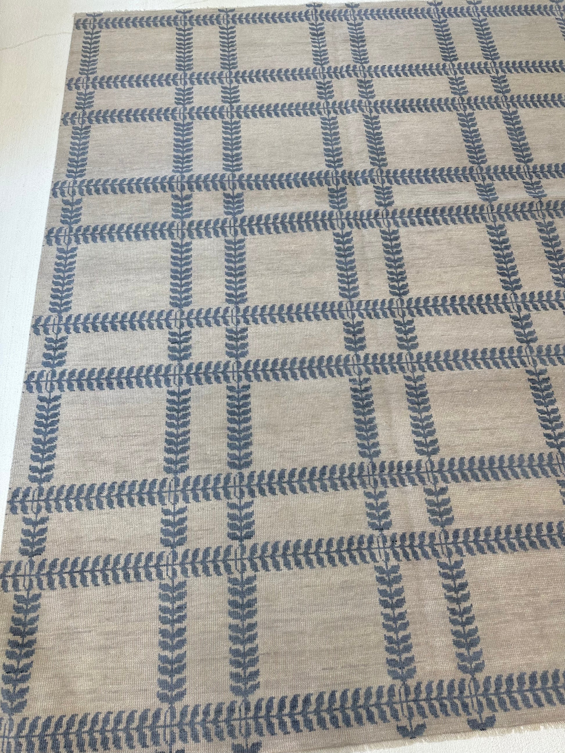 Allie modern Oushak rug, detail view