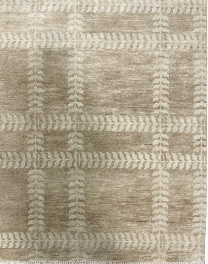 Allie Neutral Modern Oushak rug in tan, hand-knotted 100% wool — detail