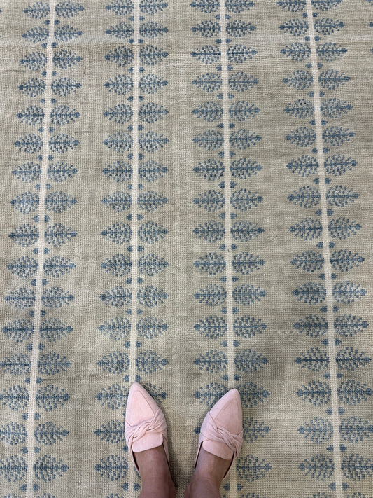 Bea modern Oushak rug, hand-knotted wool in a traditional Oushak pattern