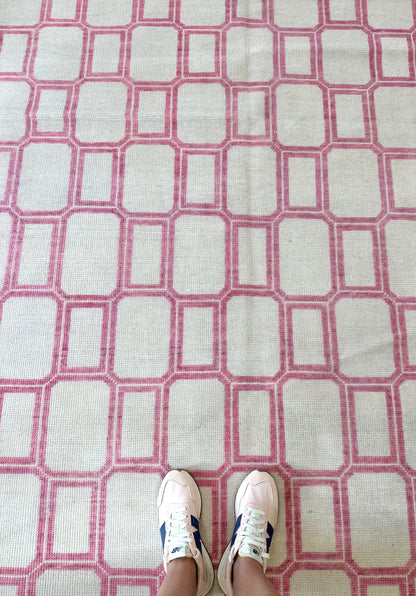Macie modern Oushak rug, hand-knotted wool with an ivory foundation and lively magenta accents